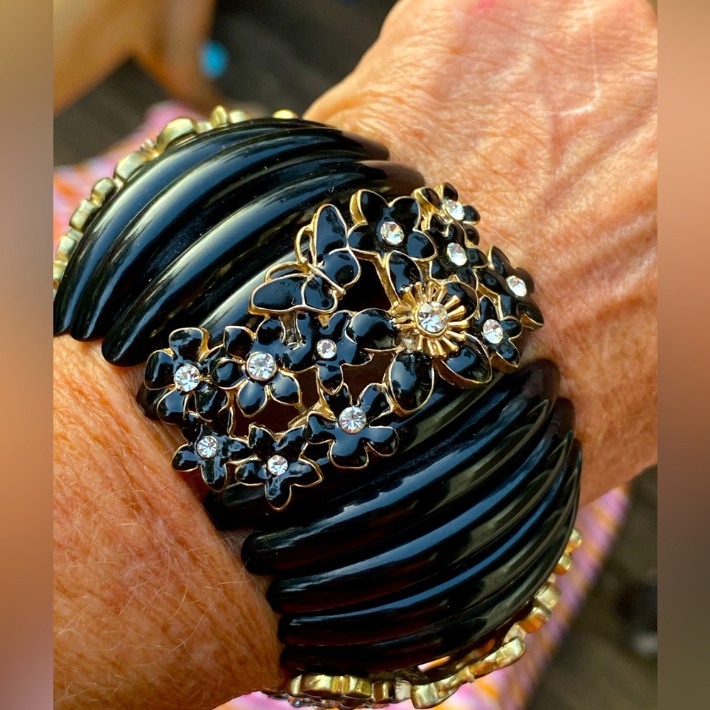 Stunning VTG chunky black lucite bead/gold black flower/butterfly,rhinestones